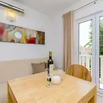 Apartments And Room Maestral *